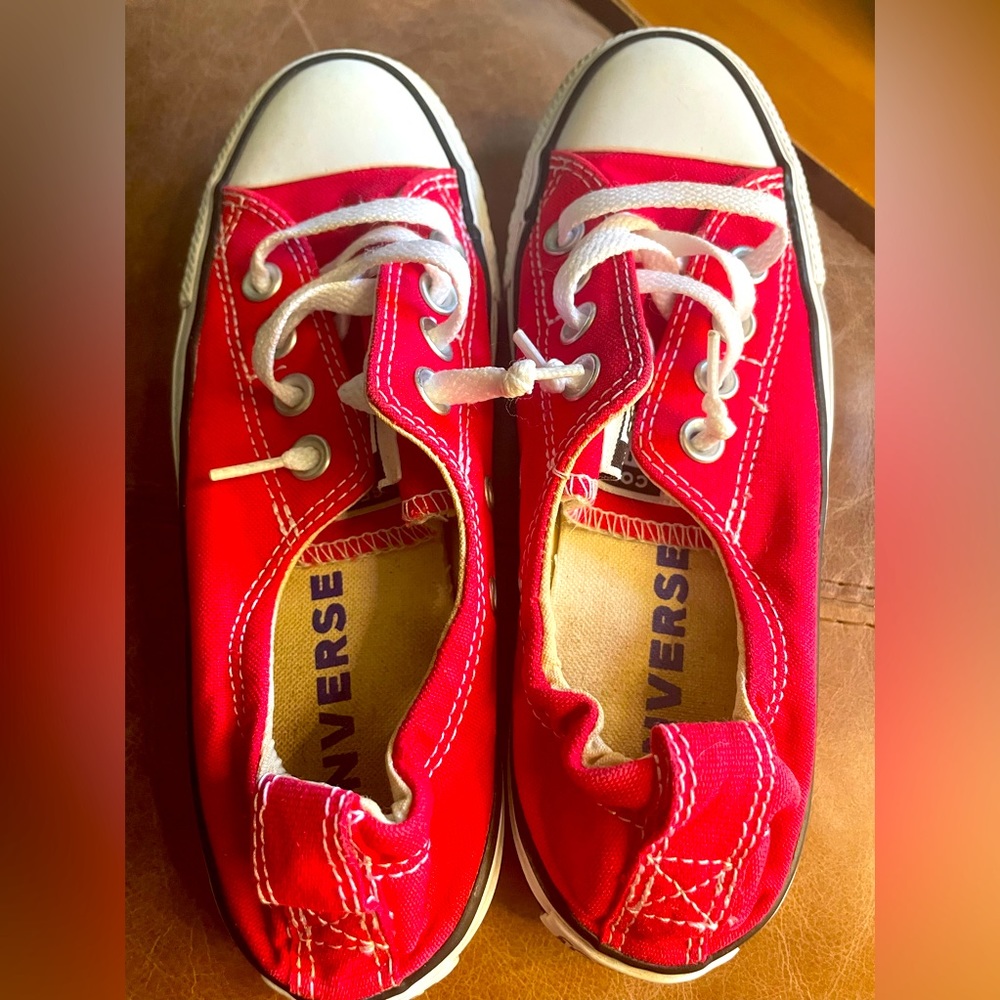 Converse sneaker with elastic back